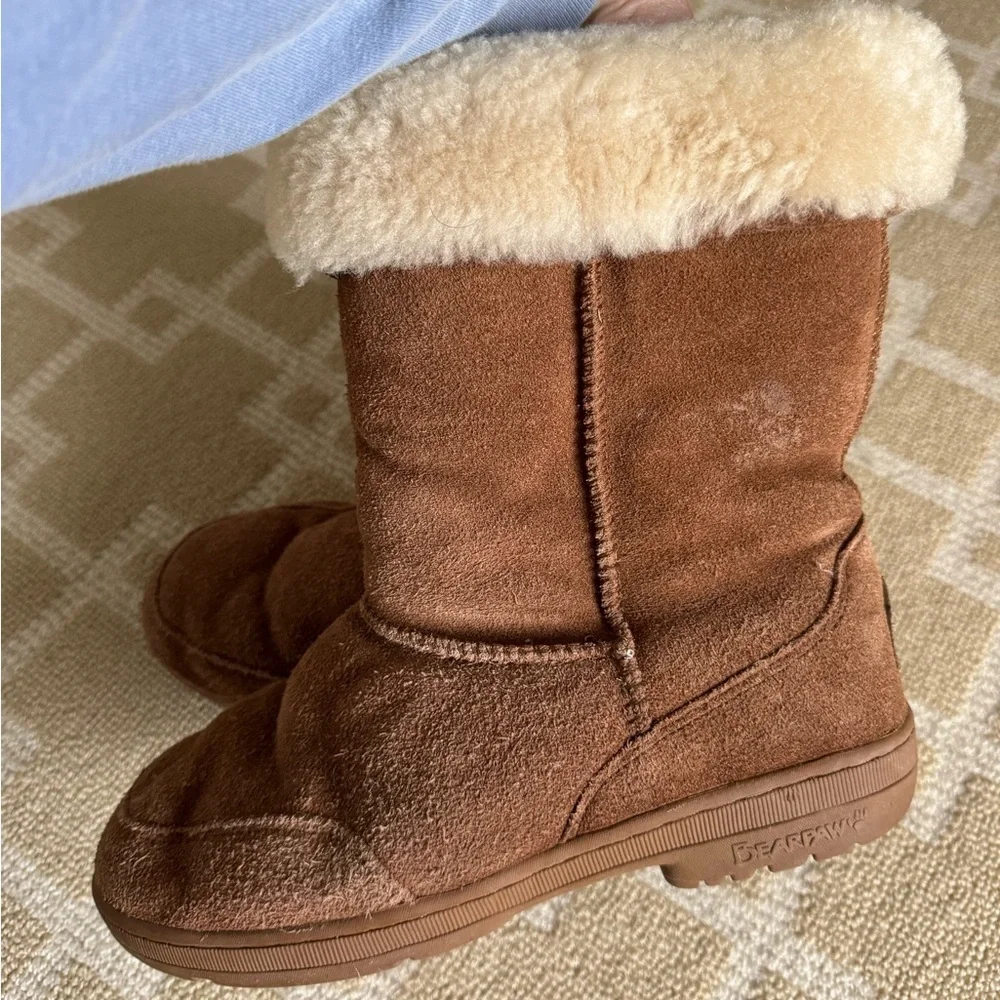 Bearpaw Suede Shearling Lined Short Winter Boots Warm Cozy Chestnut Brown Size 9